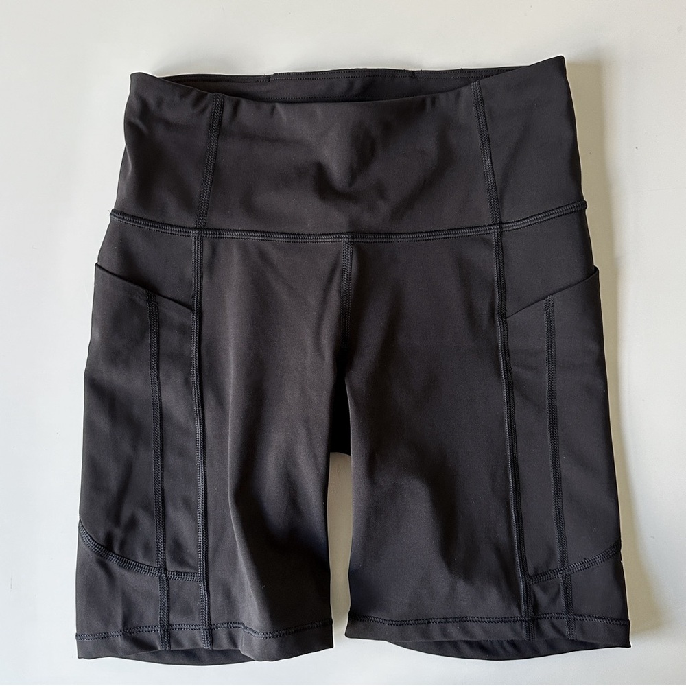 NWOT Athleta Ultimate Stash High Rise Short 7”